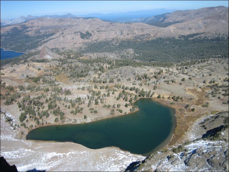 2005-10-16 Round Top (20) RT Lake from lower sister